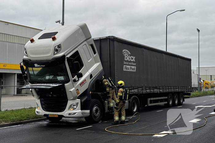 Vrachtwagenchauffeur ontdekt brand
