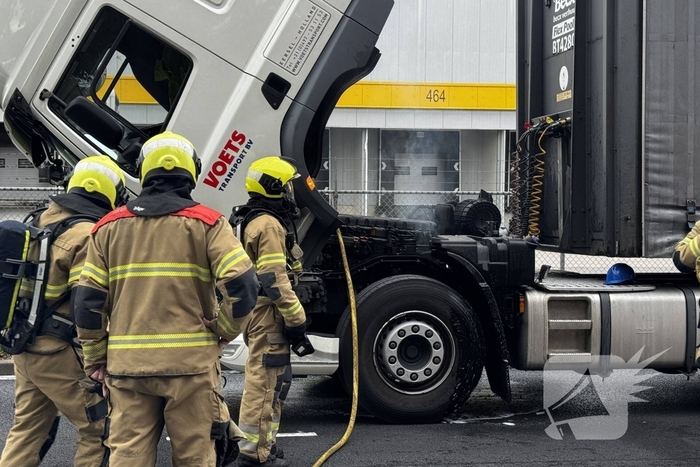 Vrachtwagenchauffeur ontdekt brand