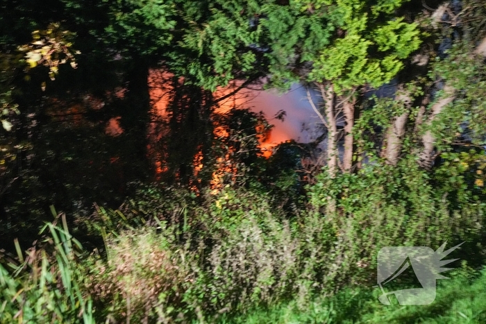 Woningbrand met veel bomen