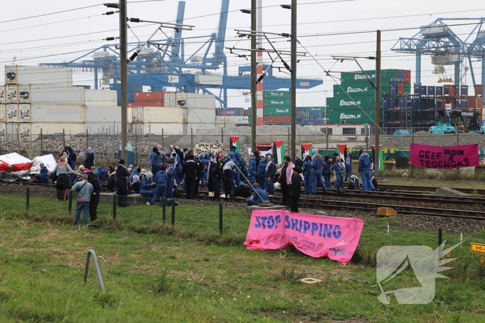Demonstranten bezetten havenspoorlijn