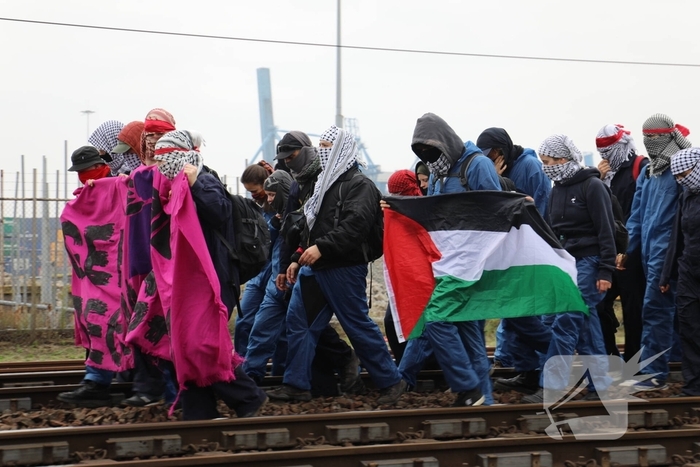 Demonstranten bezetten havenspoorlijn