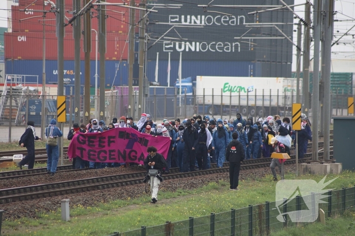Demonstranten bezetten havenspoorlijn