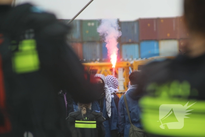 Demonstranten bezetten havenspoorlijn