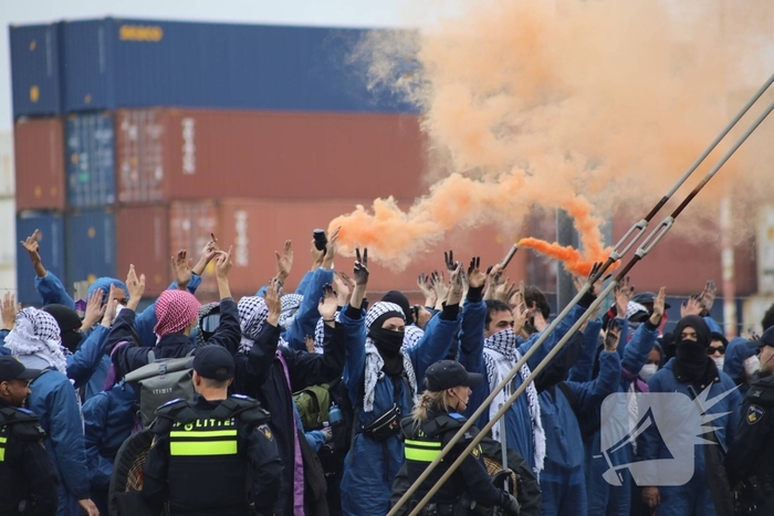Demonstranten bezetten havenspoorlijn