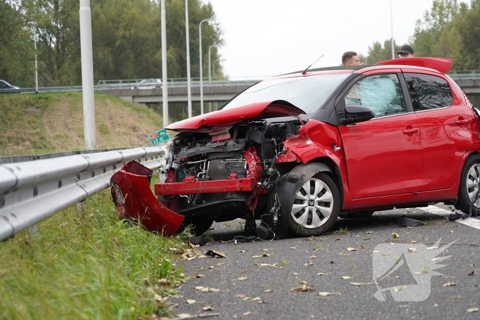 Voertuigen zwaar beschadigd bij ongeval op snelweg