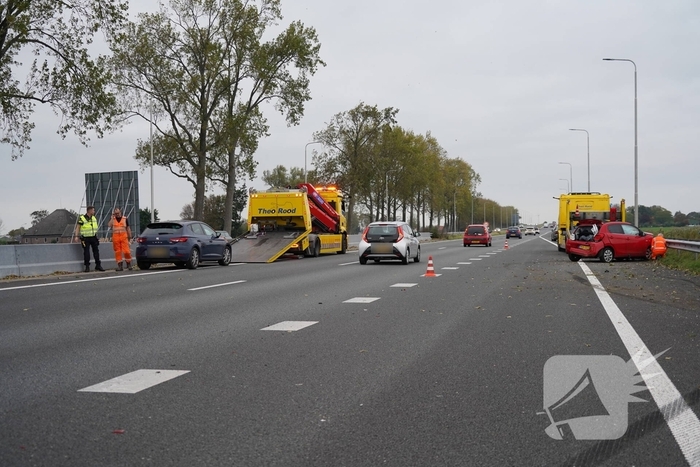 Voertuigen zwaar beschadigd bij ongeval op snelweg