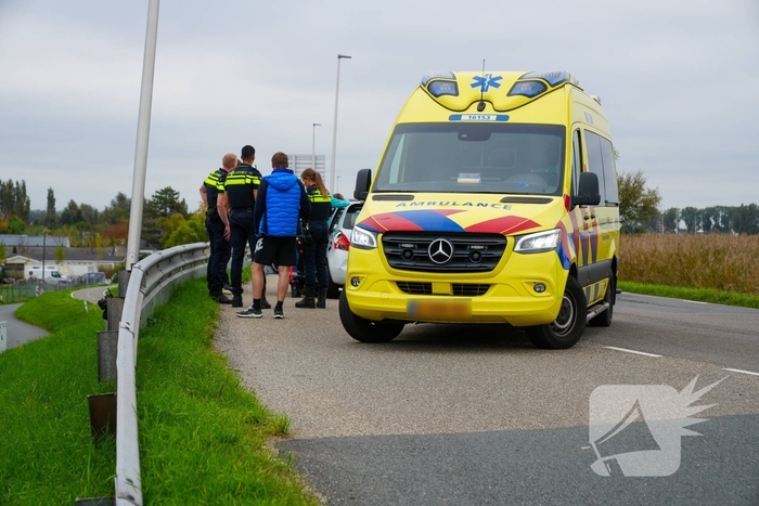 Auto fors ingedeukt bij kop-staartbotsing