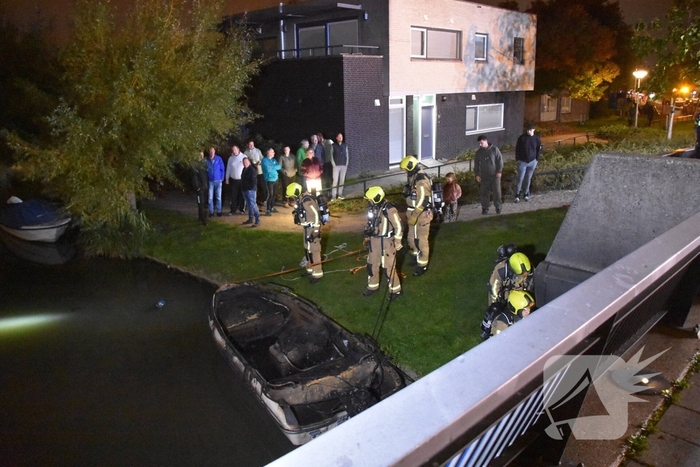 Brand op boot zorgt voor rookontwikkeling