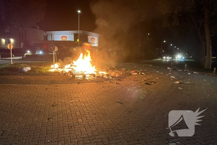 Rellen nadat regenboogvlag bij politiebureau werd weggehaald