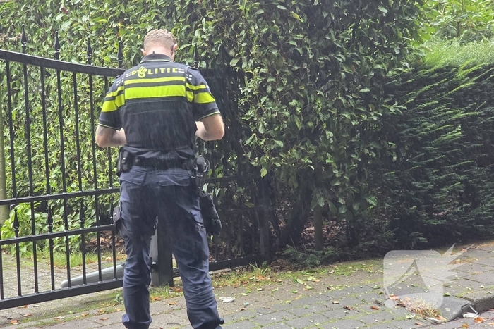 Toegangspoort zwaar beschadigd door knal