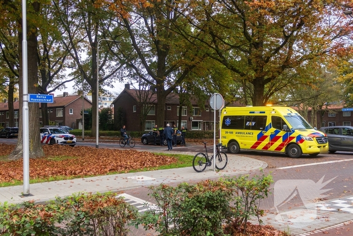 Wielrenner komt met de schrik vrij na aanrijding met auto