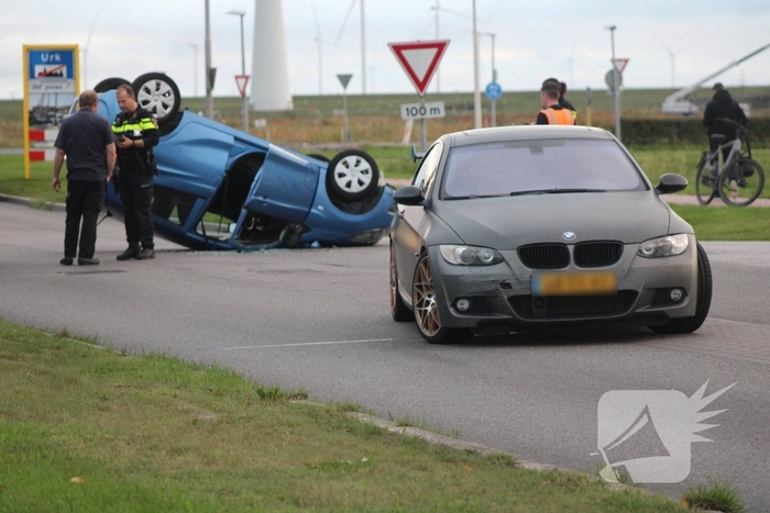 Auto Belandt Op De Kop Bij Ongeval