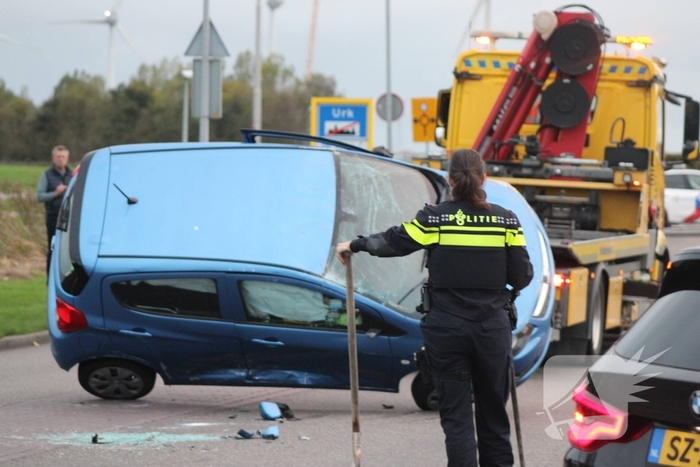 Auto Belandt Op De Kop Bij Ongeval