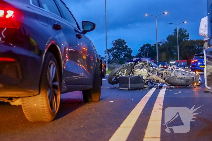 Botsing tussen motorrijder en auto zorgt voor verkeershinder