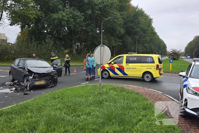 Botsing veroorzaakt flinke autoschade
