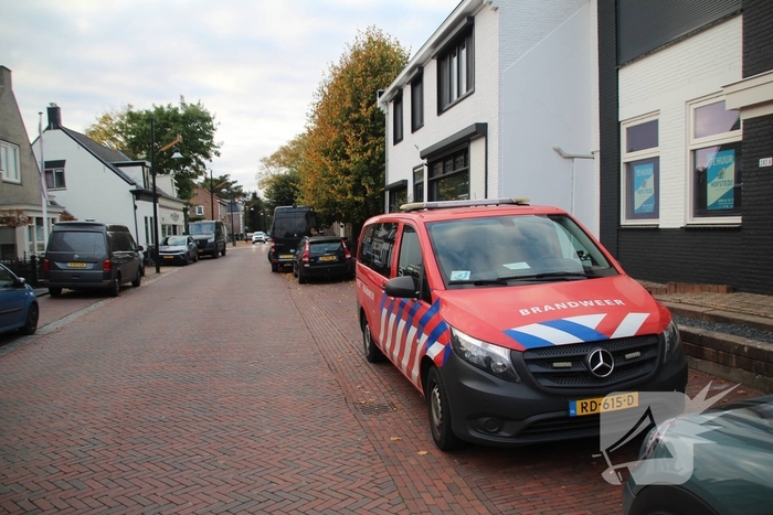 Politie Doorzoekt Woning Na Tip Over Chemische Stoffen