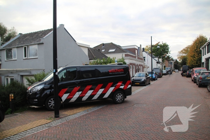 Politie Doorzoekt Woning Na Tip Over Chemische Stoffen