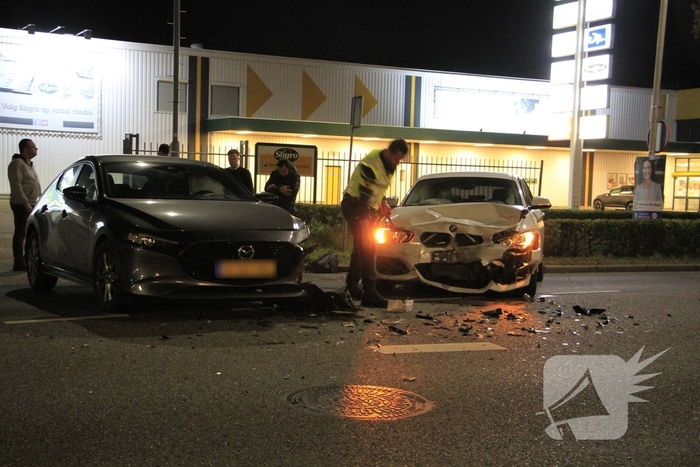 Auto's Fors Beschadigd Na Botsing