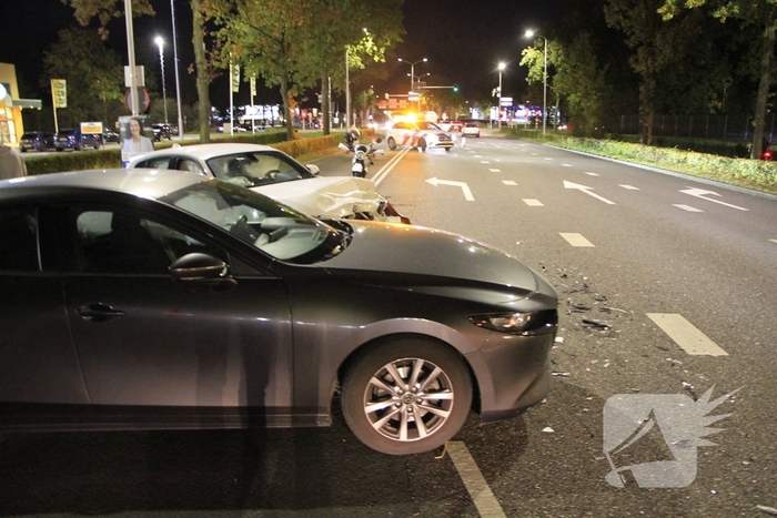 Auto's Fors Beschadigd Na Botsing