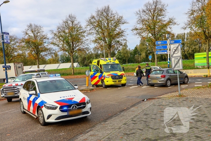 Scooterbestuurder gewond na aanrijding met auto