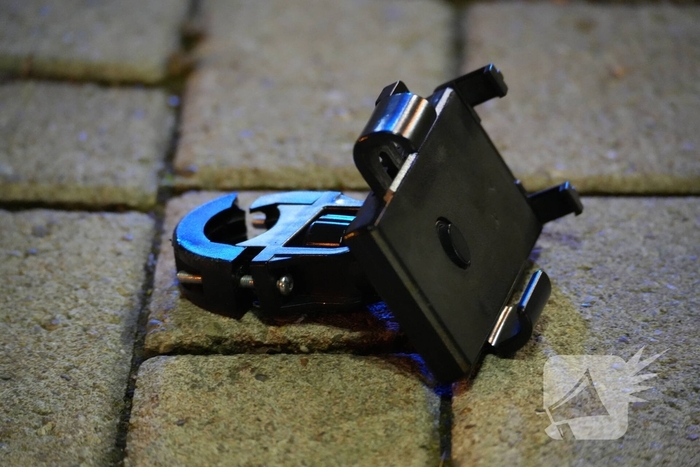 Fietsbezorger gewond naar ziekenhuis