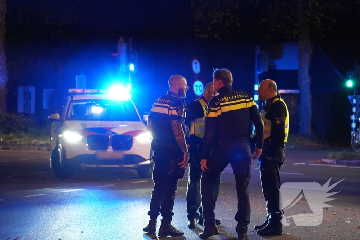 Fietsbezorger gewond naar ziekenhuis