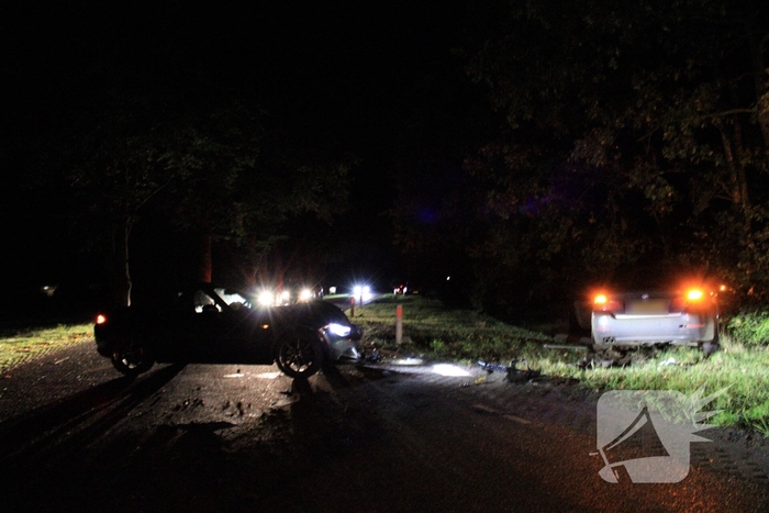 Automobilist mist bocht en botst