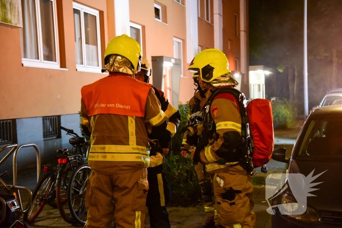 Flinke brand in kelderruimte portiekflat