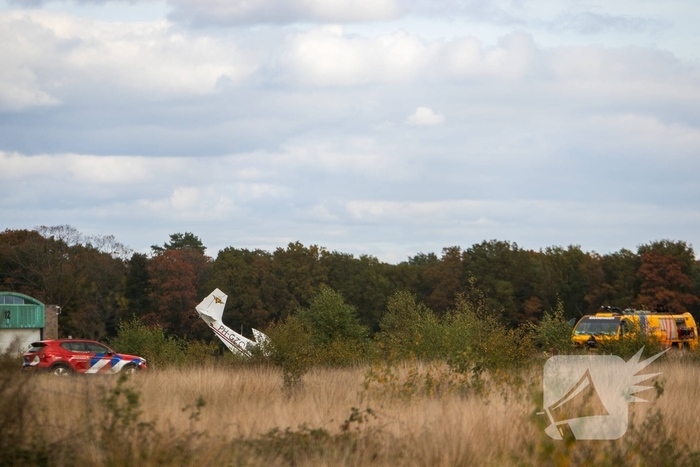 Vliegtuig komt bij landing in de grond terecht