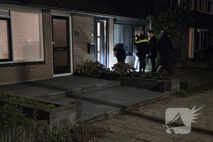 Vuurwerk ontploft bij voordeur woning