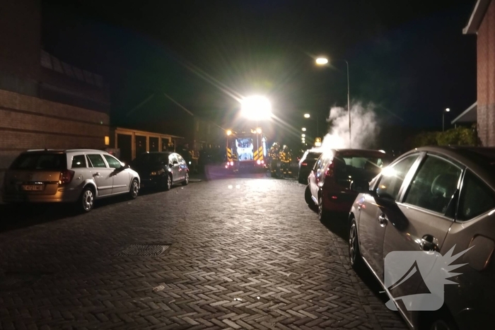 Brand verwoest auto