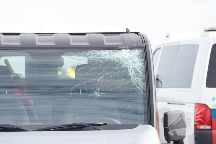 Wielrenner zwaargewond na botsing met brommobiel