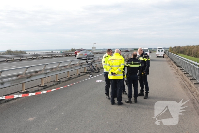 Wielrenner zwaargewond na botsing met brommobiel