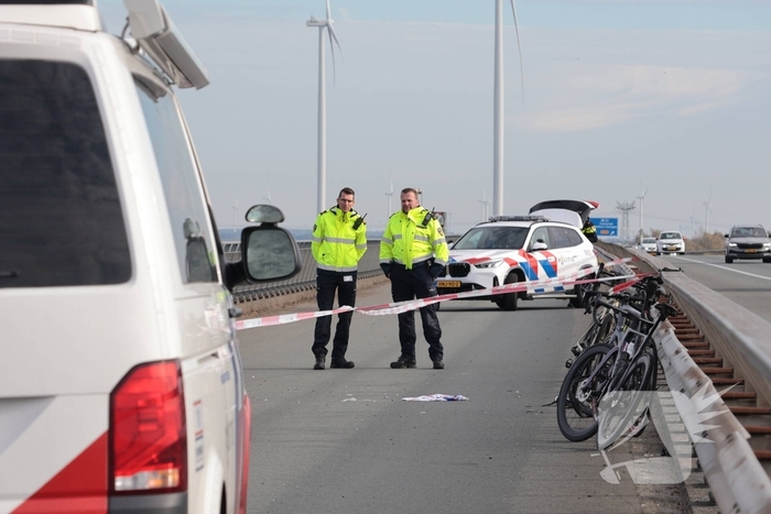 Wielrenner zwaargewond na botsing met brommobiel