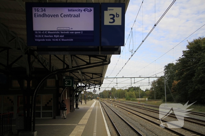 Persoon van spoor gehaald bij station