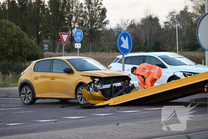 Schade maar geen gewonden bij aanrijding
