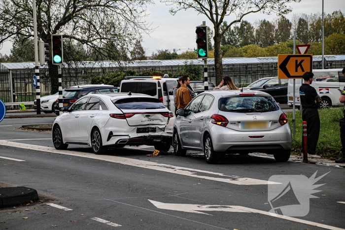Kop-staartbotsing leidt tot schade, geen gewonden