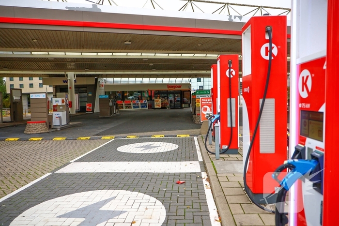 Ongeval leidt tot politieafsluiting bij autodealer