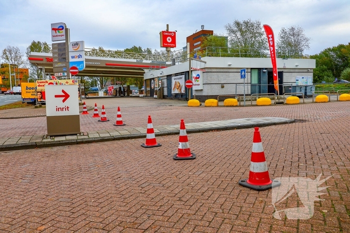 Ongeval leidt tot politieafsluiting bij autodealer