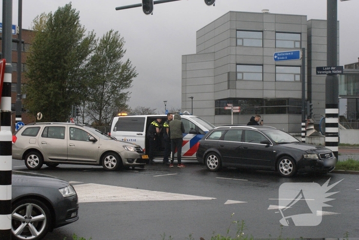 Aanrijding op kruispunt leidt tot verkeershinder