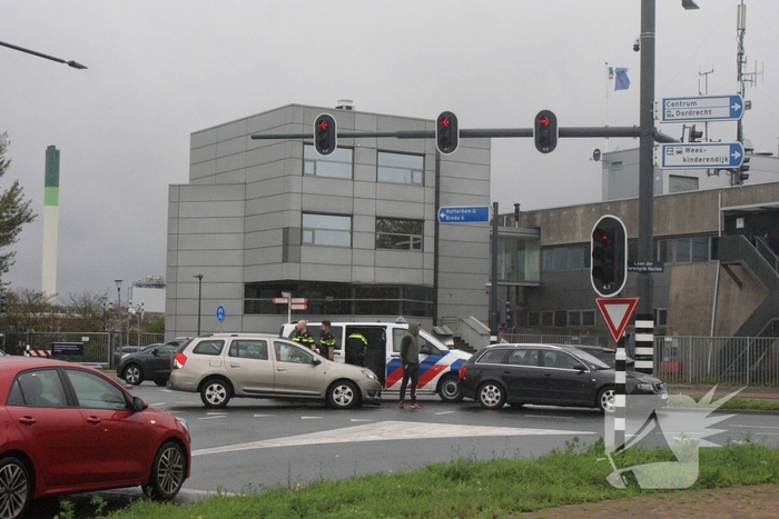Aanrijding op kruispunt leidt tot verkeershinder