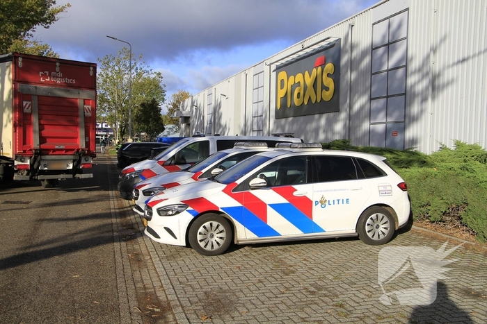 Uitgebreide controle op parkeerplaats winkel