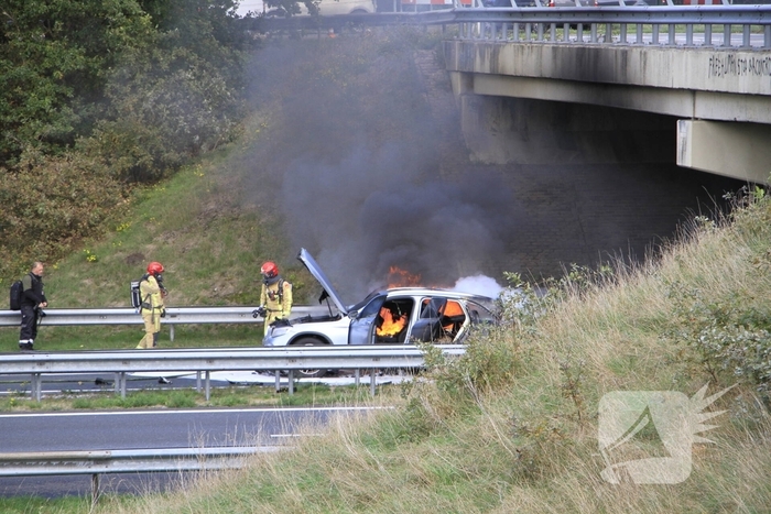 Brand op snelweg door botsing