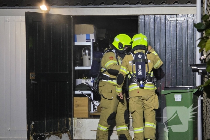 Brand in bijgebouw snel onder controle
