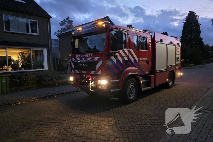 Brand in bijgebouw snel onder controle