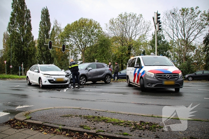 frontale botsing tussen twee voertuigen