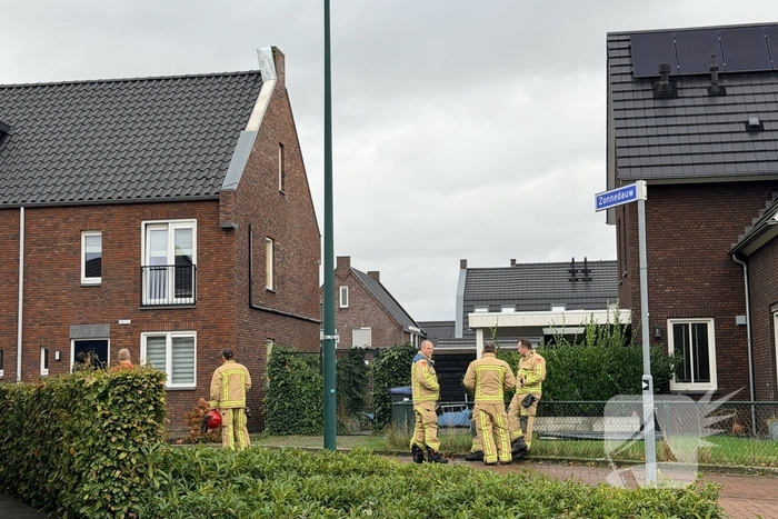 Losgekomen dakplaat zorgt voor ingrijpen brandweer