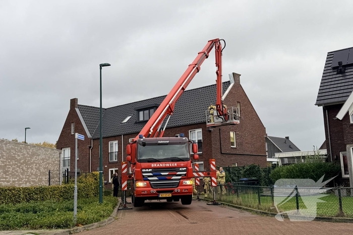 Losgekomen dakplaat zorgt voor ingrijpen brandweer