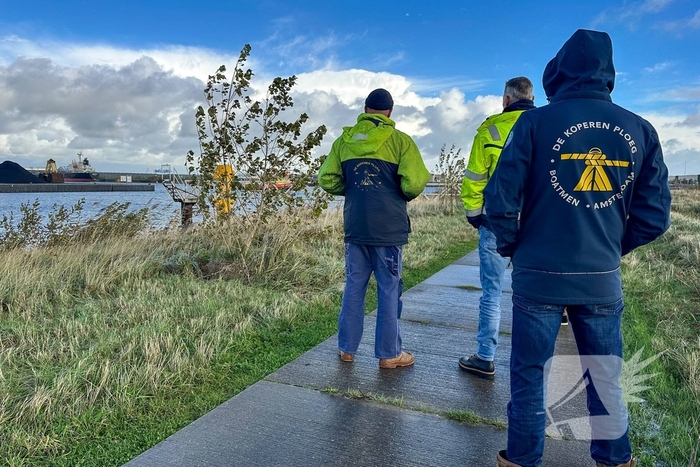 Hulpdiensten zoeken vermiste opvarenden