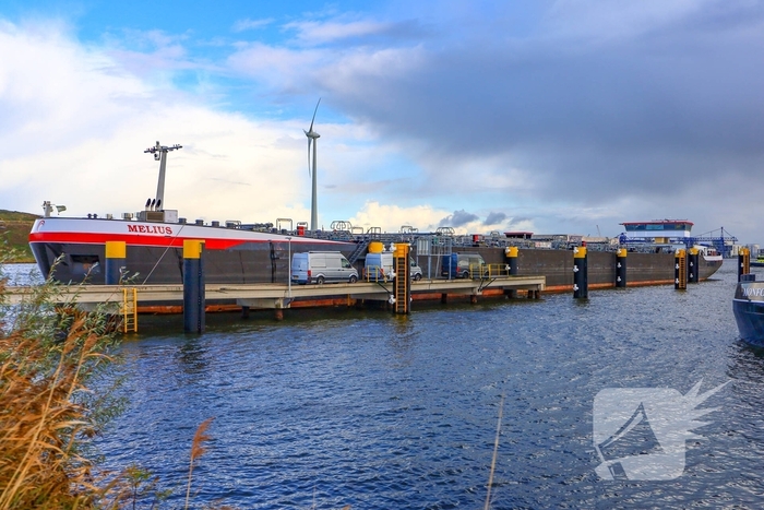 Hulpdiensten zoeken vermiste opvarenden